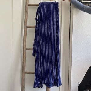LULUS navy blue and white wrap skirt